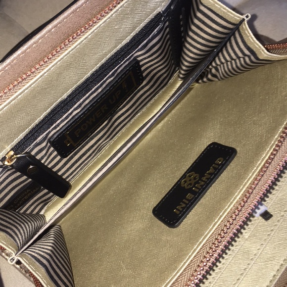 Gianni Bini Power Up Crossbody - Picture 3 of 3